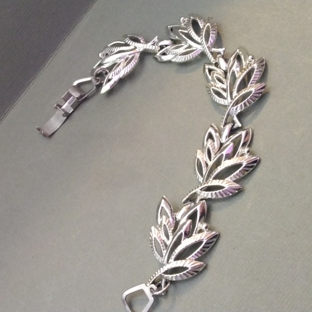 Vintage silver tone bracelet